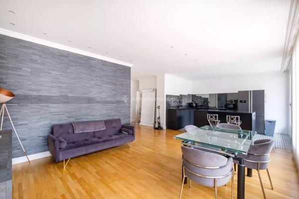 Vente                                                      Appartement
                        
                     3 pièces                      73 m2                     à Lyon 6