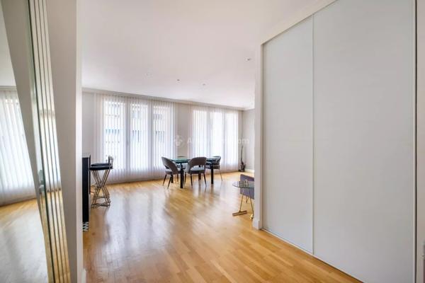 Vente                                                      Appartement
                        
                     3 pièces                      73 m2                     à Lyon 6
