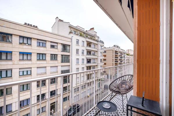 Vente                                                      Appartement
                        
                     3 pièces                      73 m2                     à Lyon 6
