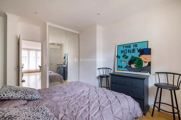 Vente                                                      Appartement
                        
                     3 pièces                      73 m2                     à Lyon 6