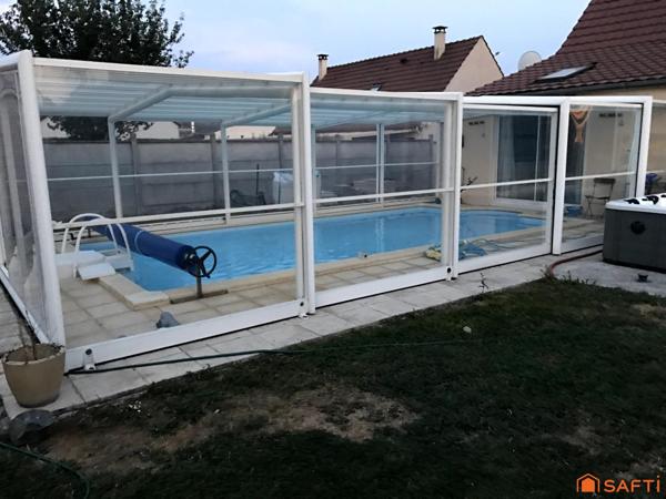 Maison récente avec sous sol complet et piscine
