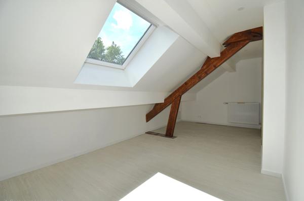 COMME UNE MAISON – 140 m² rénovés, jardin privatif, garage double