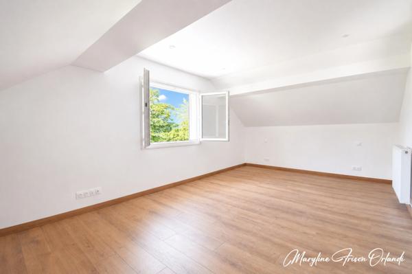 COMME UNE MAISON – 140 m² rénovés, jardin privatif, garage double