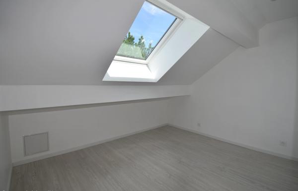 COMME UNE MAISON – 140 m² rénovés, jardin privatif, garage double