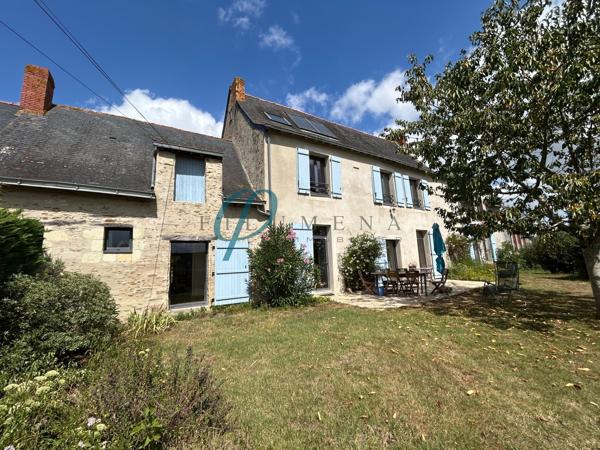 À vendre, Magnifique Manoir au Charme Indéniable de 254m² avec dépendances et une entrée indépendante.