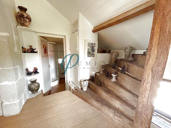 À vendre, Magnifique Manoir au Charme Indéniable de 254m² avec dépendances et une entrée indépendante.