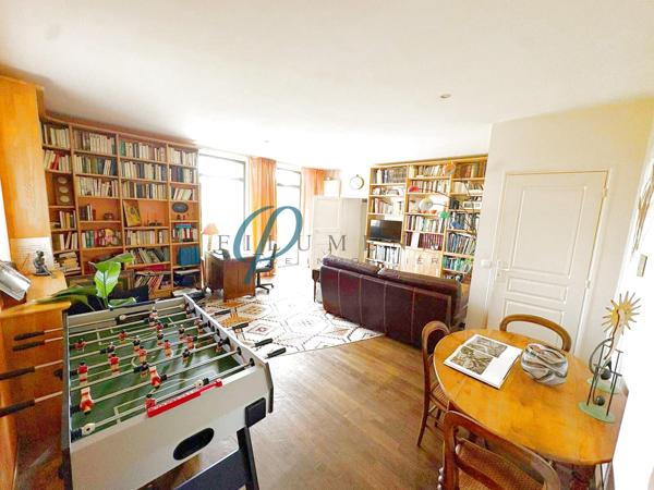 À vendre, Magnifique Manoir au Charme Indéniable de 254m² avec dépendances et une entrée indépendante.