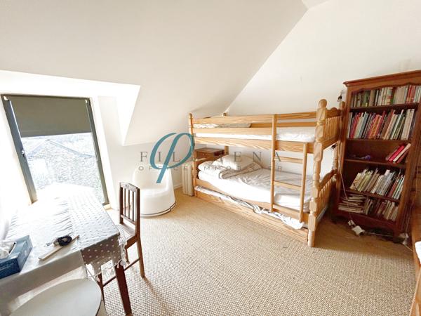 À vendre, Magnifique Manoir au Charme Indéniable de 254m² avec dépendances et une entrée indépendante.