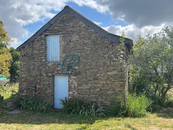 À vendre, Magnifique Manoir au Charme Indéniable de 254m² avec dépendances et une entrée indépendante.