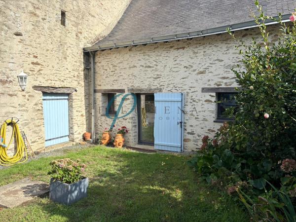 À vendre, Magnifique Manoir au Charme Indéniable de 254m² avec dépendances et une entrée indépendante.