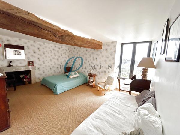 À vendre, Magnifique Manoir au Charme Indéniable de 254m² avec dépendances et une entrée indépendante.
