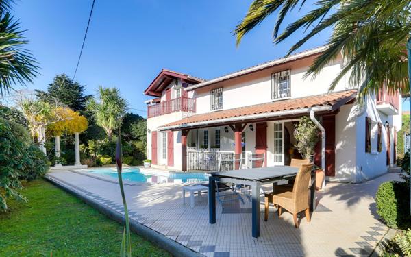 Maison à vendre    5 pièces • 156,35 m2 Saint-Pée-sur-Nivelle