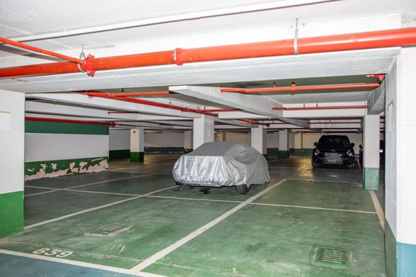 OPPORTUNITÉ RARE – LOT DE 42 PLACES DE PARKING À VENDRE - SURESNES CENTRE VILLE