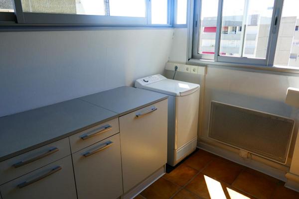 BORDEAUX MERIADECK  Appartement 4 pièces dernier étage avec  ascenseur  un cellier et parking