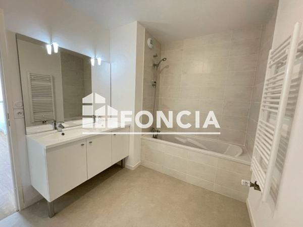 Location Appartement 4 pièces 87.9 m² - AVENUE ROGER DODIN Saint Jacques De La Lande 35136