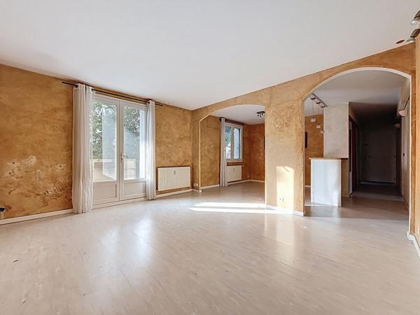 A vendre - Appartement Type 5 de 80 m² à rafraîchir avec balcon, garage et cave "Angers Eblé / Vauban"