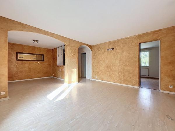 A vendre - Appartement Type 5 de 80 m² à rafraîchir avec balcon, garage et cave "Angers Eblé / Vauban"