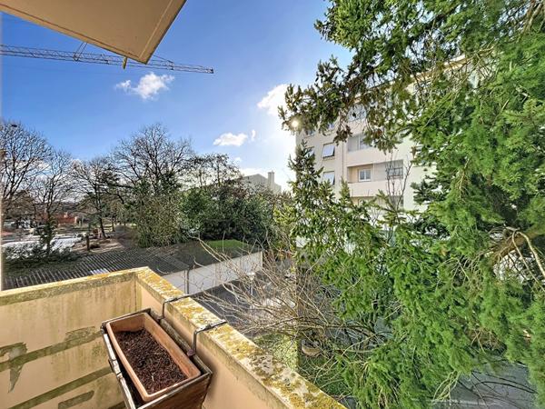 A vendre - Appartement Type 5 de 80 m² à rafraîchir avec balcon, garage et cave "Angers Eblé / Vauban"