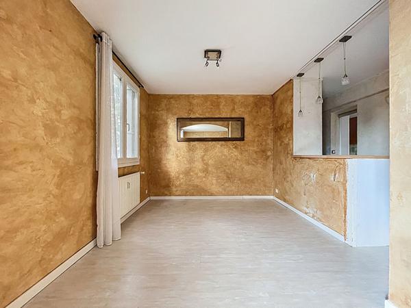 A vendre - Appartement Type 5 de 80 m² à rafraîchir avec balcon, garage et cave "Angers Eblé / Vauban"