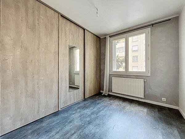 A vendre - Appartement Type 5 de 80 m² à rafraîchir avec balcon, garage et cave "Angers Eblé / Vauban"