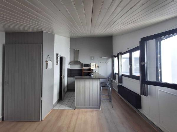 IMMEUBLE AVEC RAPPORT LOCATIF - LOCAL PROFESSIONNEL ET 2 APPARTEMENTS