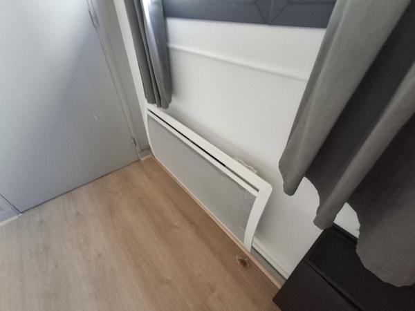 IMMEUBLE AVEC RAPPORT LOCATIF - LOCAL PROFESSIONNEL ET 2 APPARTEMENTS