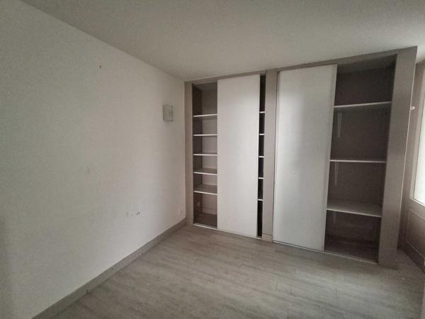 IMMEUBLE AVEC RAPPORT LOCATIF - LOCAL PROFESSIONNEL ET 2 APPARTEMENTS