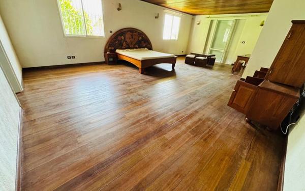 Maison à louer    5 pièces •  Remire-Montjoly