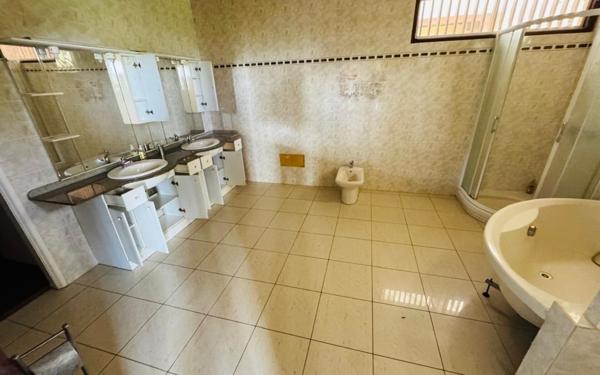 Maison à louer    5 pièces •  Remire-Montjoly