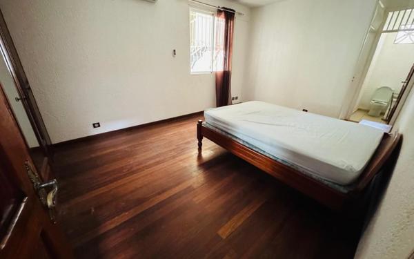 Maison à louer    5 pièces •  Remire-Montjoly