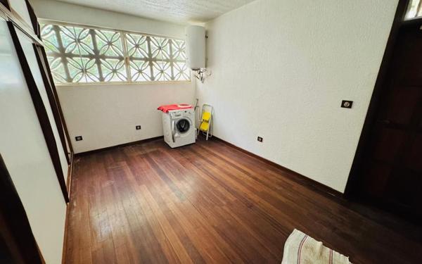 Maison à louer    5 pièces •  Remire-Montjoly