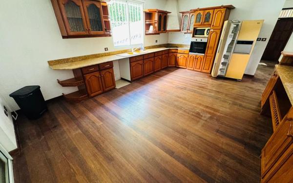 Maison à louer    5 pièces •  Remire-Montjoly