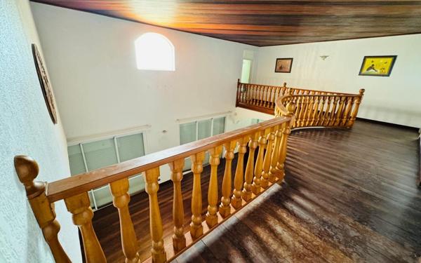 Maison à louer    5 pièces •  Remire-Montjoly