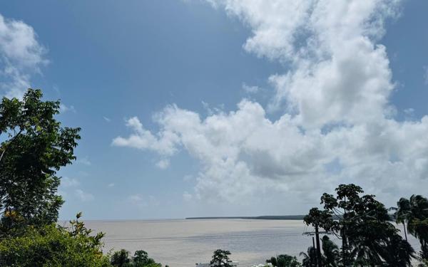 Maison à louer    5 pièces •  Remire-Montjoly