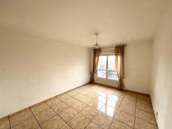 Aulnay-sous-Bois (93600) 2 Pièces avec parking, cave proche RER B, futur métro 16