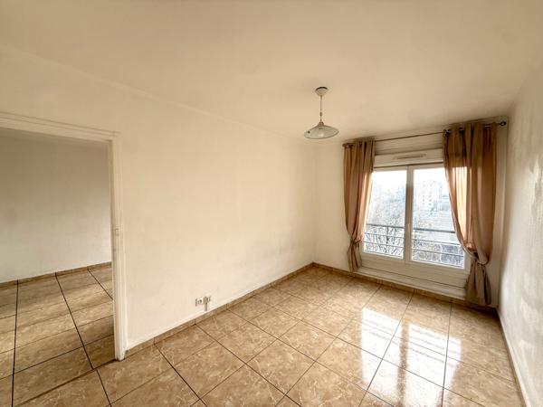 Aulnay-sous-Bois (93600) 2 Pièces avec parking, cave proche RER B, futur métro 16