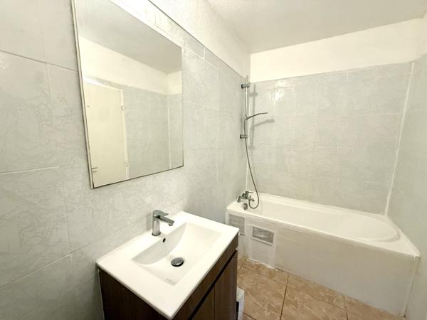 Aulnay-sous-Bois (93600) 2 Pièces avec parking, cave proche RER B, futur métro 16