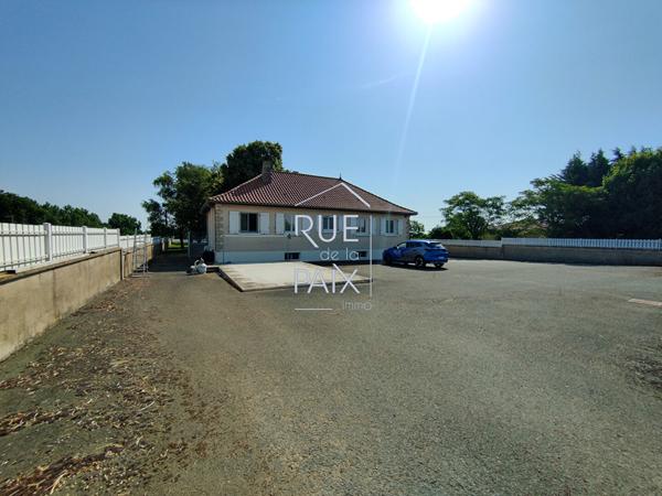 86330 LA GRIMAUDIERE Maison La Grimaudiere sur sous-sol total - 4390m² de terrain