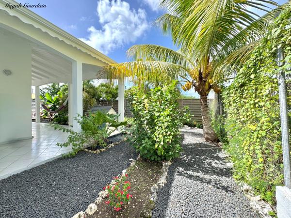 A VENDRE - VILLA FAMILIALE EN PARFAIT ÉTAT – QUARTIER TRÈS RECHERCHÉ DE SAINTE-ANNE - PLAGE A PIED
