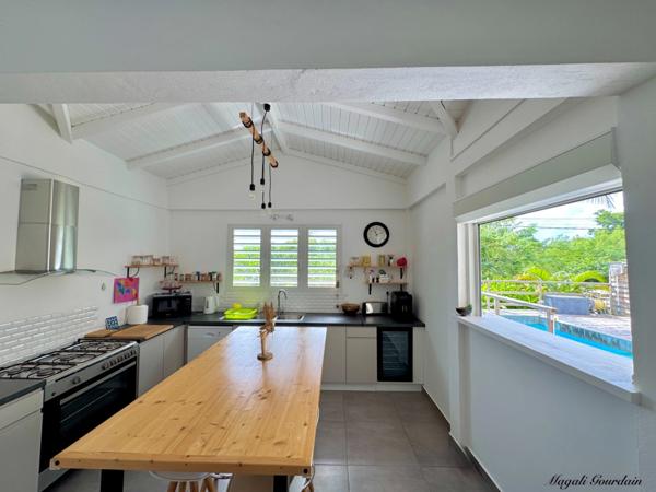 A VENDRE - VILLA FAMILIALE EN PARFAIT ÉTAT – QUARTIER TRÈS RECHERCHÉ DE SAINTE-ANNE - PLAGE A PIED