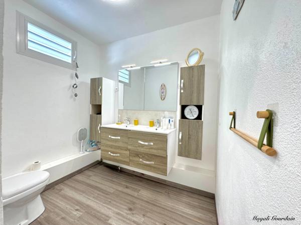 A VENDRE - VILLA FAMILIALE EN PARFAIT ÉTAT – QUARTIER TRÈS RECHERCHÉ DE SAINTE-ANNE - PLAGE A PIED