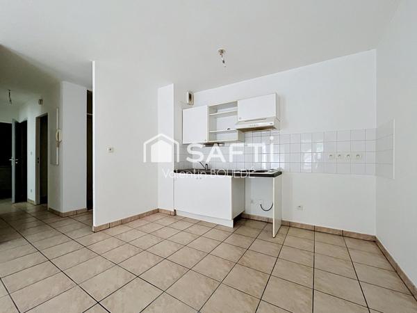 Beau T3 avec balcon au sein d’une résidence sécurisée avec piscine.