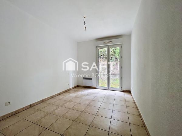 Beau T3 avec balcon au sein d’une résidence sécurisée avec piscine.