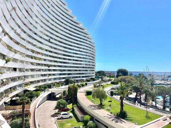 Vente                                                      Appartement
                        
                     3 pièces                      75 m2                     à Villeneuve-Loubet