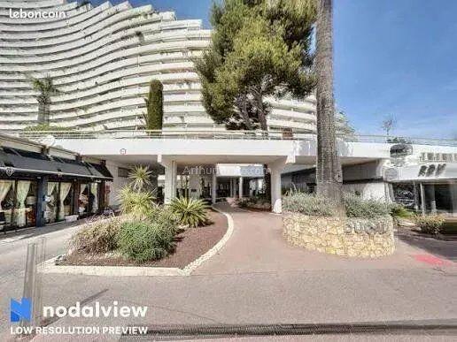 Vente                                                      Appartement
                        
                     3 pièces                      75 m2                     à Villeneuve-Loubet