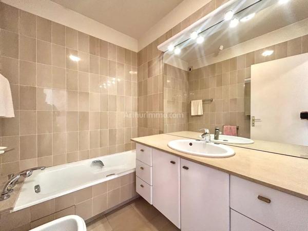 Vente                                                      Appartement
                        
                     3 pièces                      75 m2                     à Villeneuve-Loubet