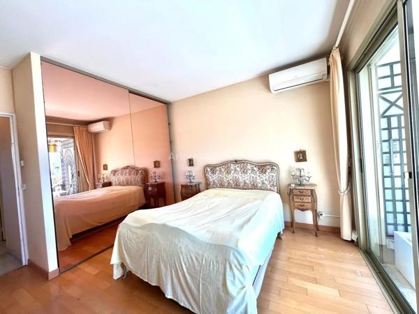 Vente                                                      Appartement
                        
                     3 pièces                      75 m2                     à Villeneuve-Loubet