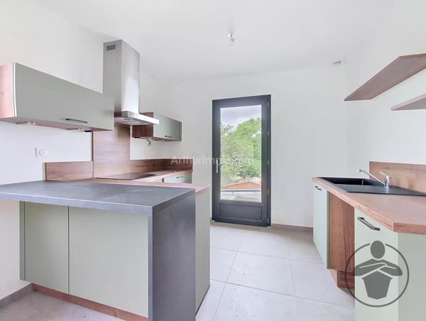 Location                                                      Appartement
                        
                     3 pièces                      67 m2                     à Coutras
