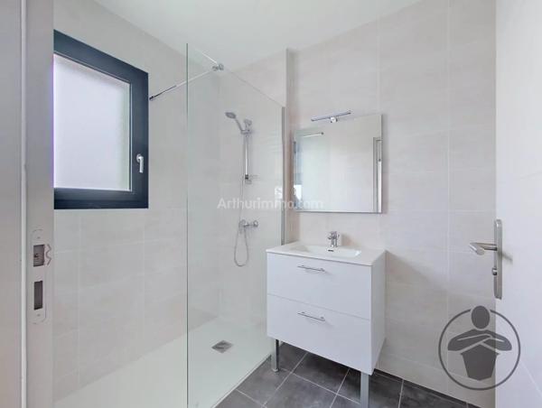 Location                                                      Appartement
                        
                     3 pièces                      67 m2                     à Coutras