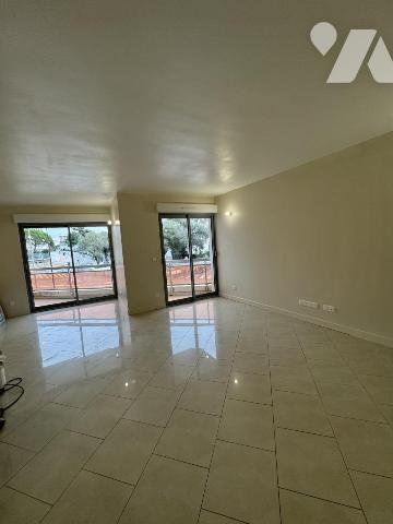 Juan les Pins Bd Wilson Proximité plages et commerces Magnifique 3 pièces traversant  rénové